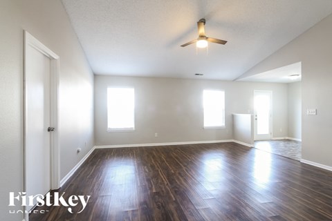 9762 Trail Drive 3 Beds Apartment for Rent