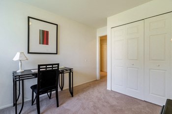 370 West Hopkins 1-2 Beds Apartment for Rent - Photo Gallery 8