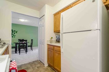 370 West Hopkins 1-2 Beds Apartment for Rent - Photo Gallery 14