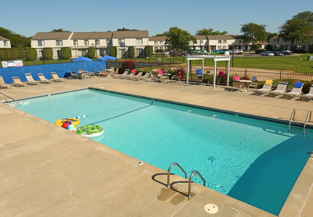 a swimming pool is shown at an apartment complex with a pool