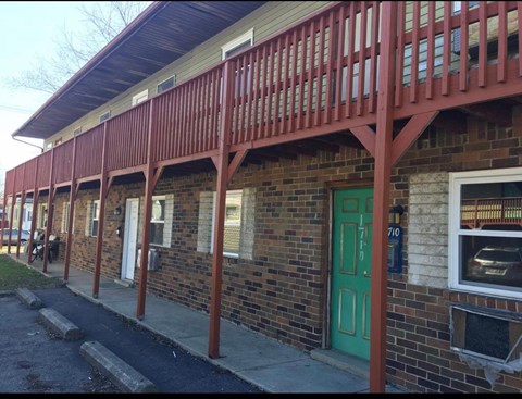 1706-1730 E Weber RD 1 Bed Apartment for Rent - Photo Gallery 2