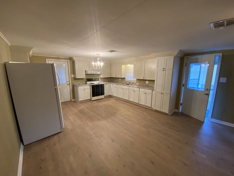 415.5 Brook Ave. 3 Beds Apartment for Rent