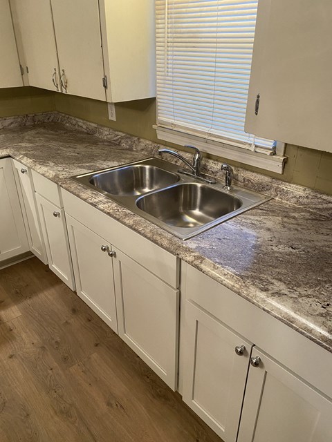 415.5 Brook Ave. 3 Beds Apartment for Rent