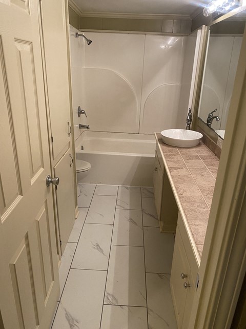415.5 Brook Ave. 3 Beds Apartment for Rent