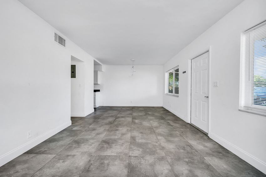 4900 NW 10th Ave