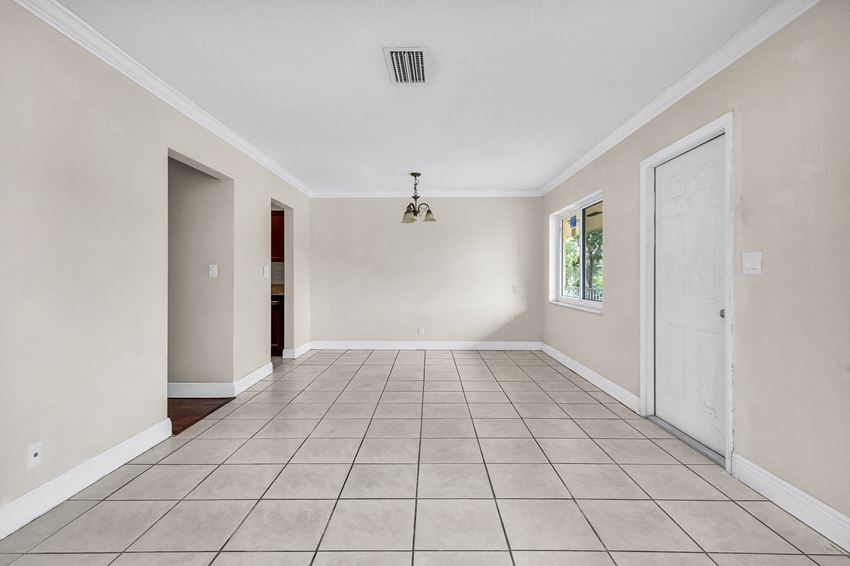 4900 NW 10th Ave