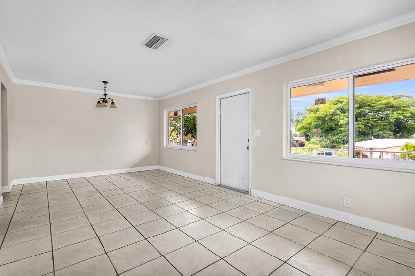 4900 NW 10th Ave