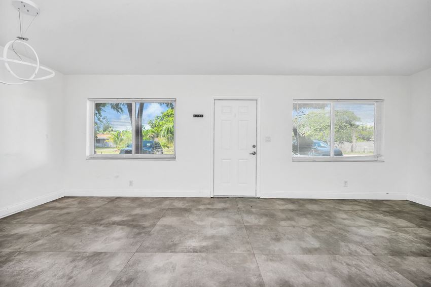 4900 NW 10th Ave