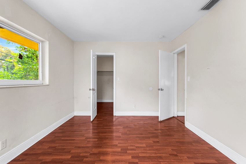 4900 NW 10th Ave