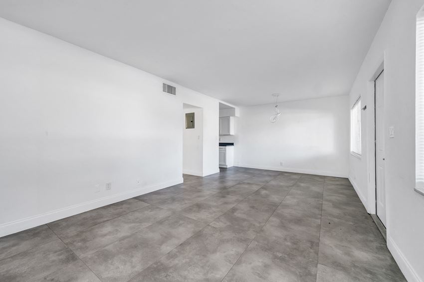 4900 NW 10th Ave