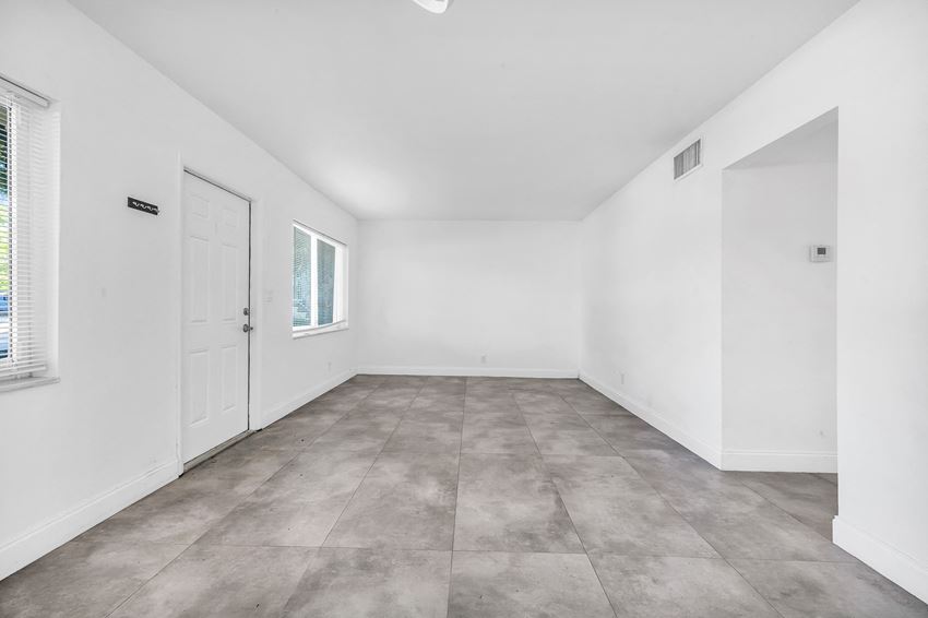 4900 NW 10th Ave