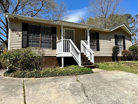 1708 Brewster Rd 3 Beds Apartment for Rent