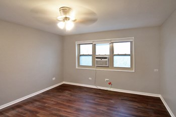 241 Des Plaines Ave. 1-2 Beds Apartment for Rent - Photo Gallery 2