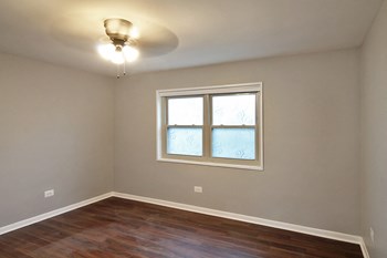241 Des Plaines Ave. 1-2 Beds Apartment for Rent - Photo Gallery 3