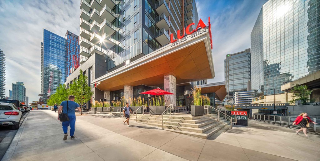 people walking in front of the wxyz building in the city