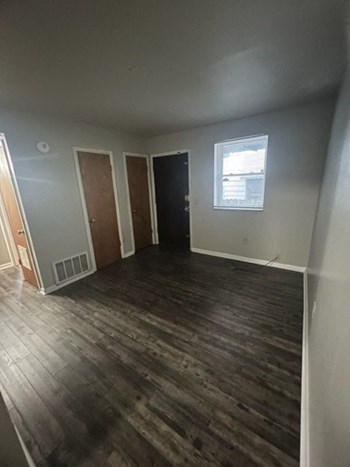 1236 Indianola Ave. 2 Beds Apartment for Rent - Photo Gallery 6