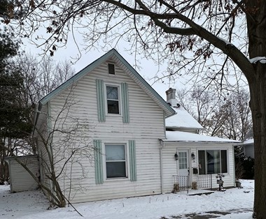 28 Oak St. 2 Beds Apartment for Rent