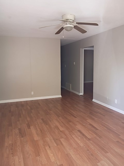 z4178 Churchman Avenue 3 Beds House for Rent - Photo Gallery 4