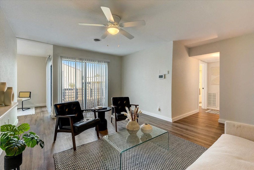 Seating area at The Alista Apartments, Dallas, TX