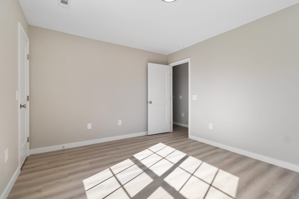 8022 Tremaine Ct #D 2 Beds House for Rent - Photo Gallery 3