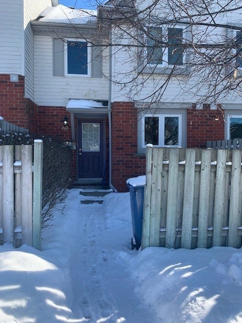 60-920 Edinburgh Rd S 3 Beds Apartment for Rent
