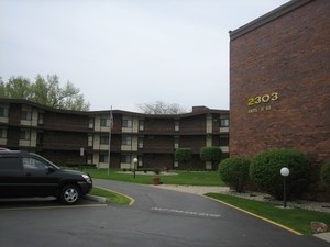 a car is parked in front of an apartment building