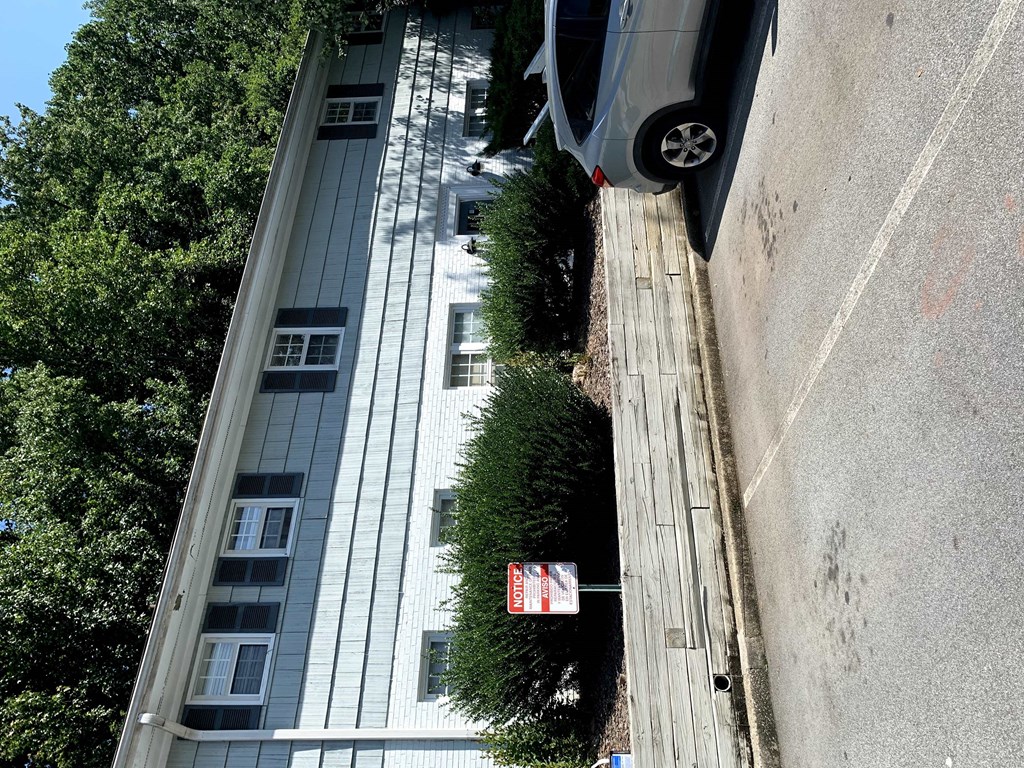 a car driving down a street next to a tall building