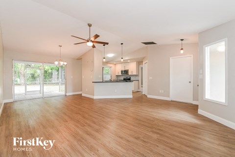 2213 SE 5Th Street 3 Beds Apartment for Rent