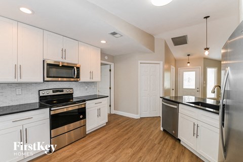 2213 SE 5Th Street 3 Beds Apartment for Rent
