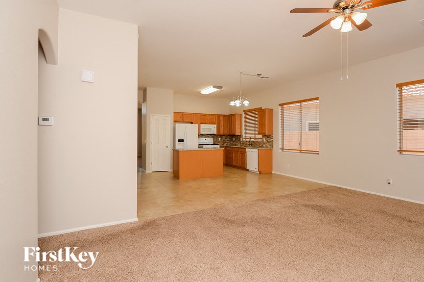 32626 N Cat Hills Avenue 3 Beds House for Rent - Photo Gallery 3