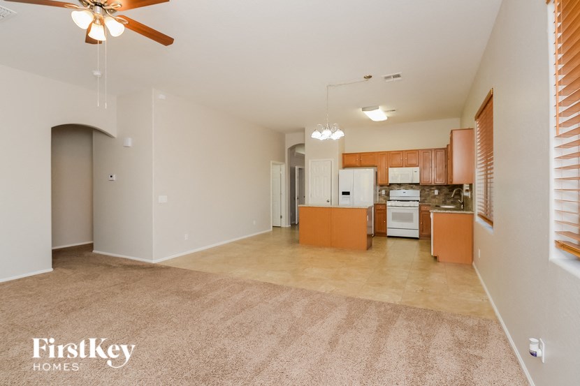 32626 N Cat Hills Avenue 3 Beds House for Rent - Photo Gallery 4