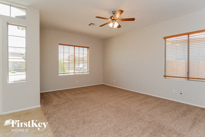 32626 N Cat Hills Avenue 3 Beds House for Rent - Photo Gallery 5