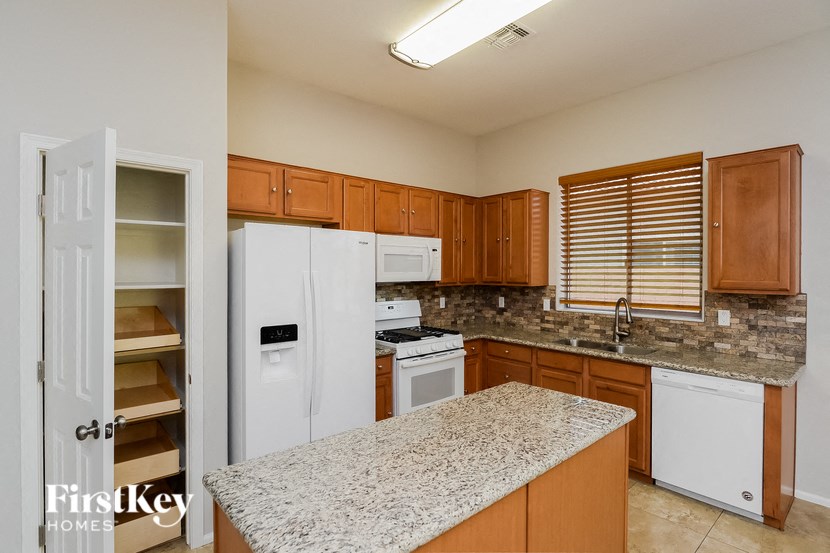 32626 N Cat Hills Avenue 3 Beds House for Rent - Photo Gallery 7