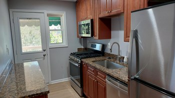 8433 Pleasant Plains Rd 3 Beds Townhouse, Affordable, Maryland for Rent - Photo Gallery 5