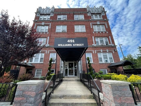 the building where the williams street apartments are located