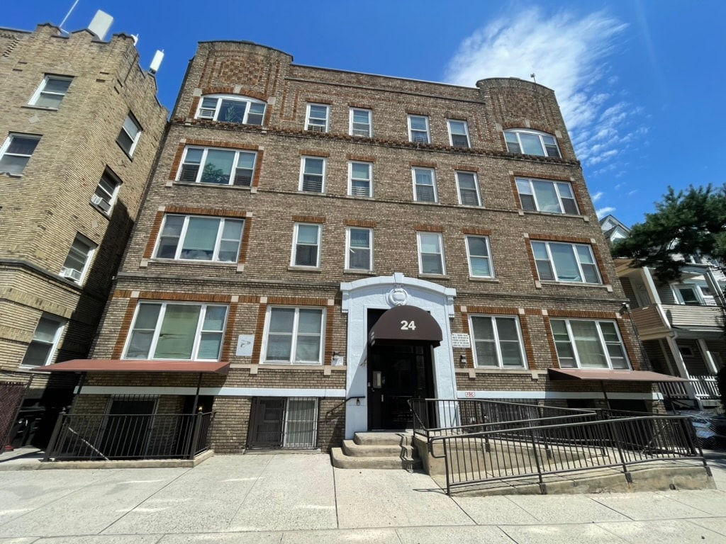 24 Carlton St 1-3 Beds Apartment for Rent - Photo gallery 2