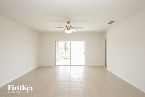 5086 ROYAL POINT AVENUE 4 Beds Apartment for Rent