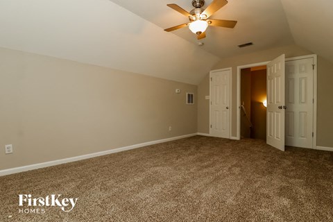 the master bedroom has a closet and a ceiling fan