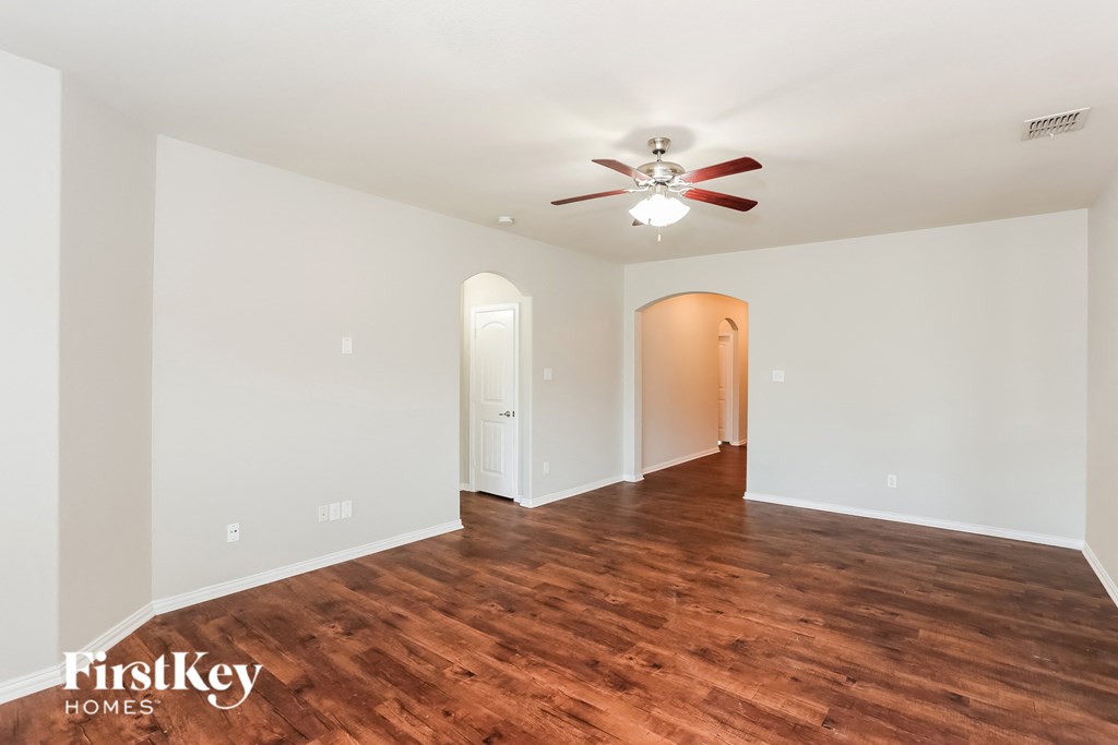 927 Ranch 4 Beds House for Rent - Photo Gallery 2