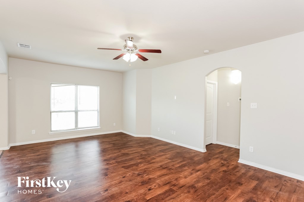 927 Ranch 4 Beds House for Rent - Photo Gallery 3