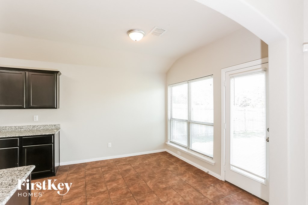 927 Ranch 4 Beds House for Rent - Photo Gallery 5