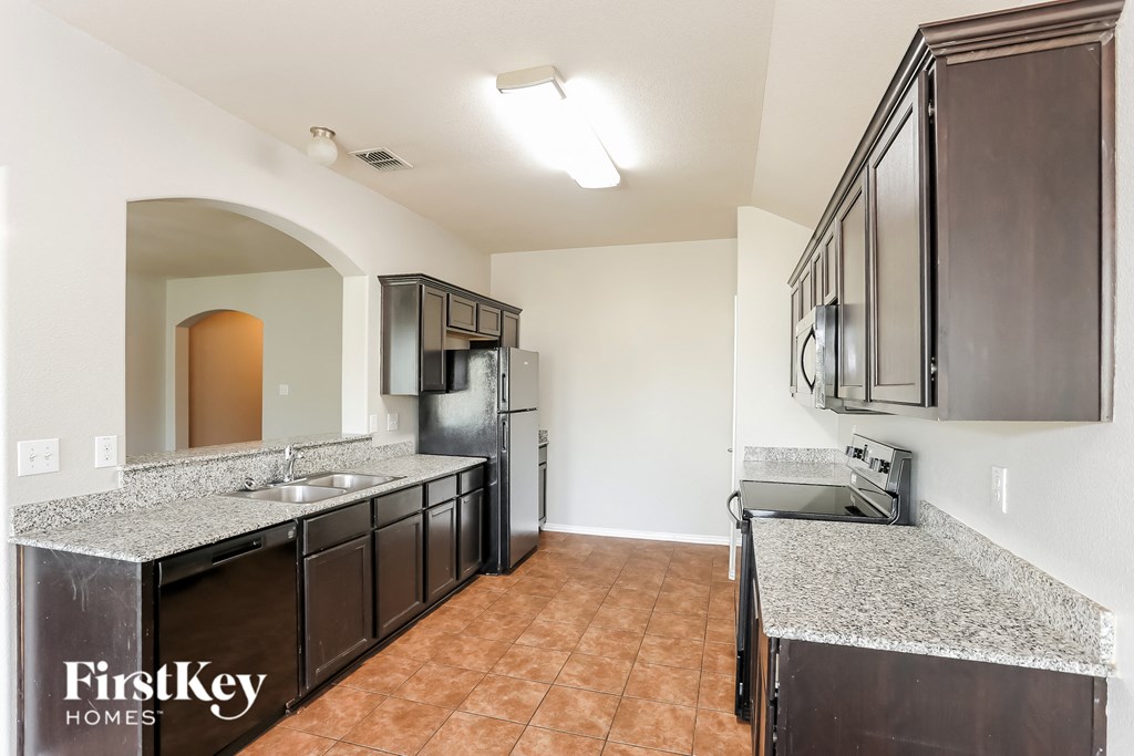 927 Ranch 4 Beds House for Rent - Photo Gallery 6