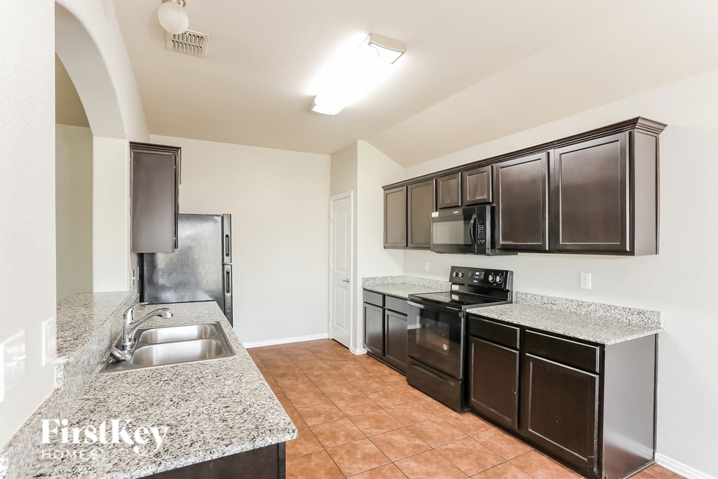 927 Ranch 4 Beds House for Rent - Photo Gallery 7