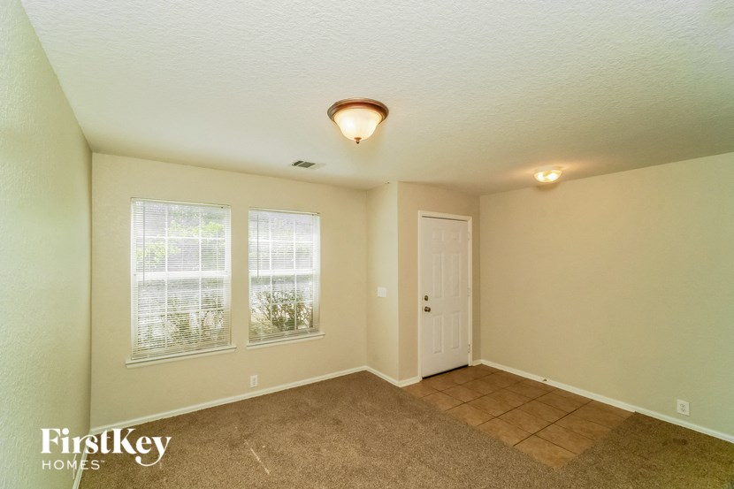 3838 SAUSALITO FERN Studio House for Rent - Photo Gallery 3