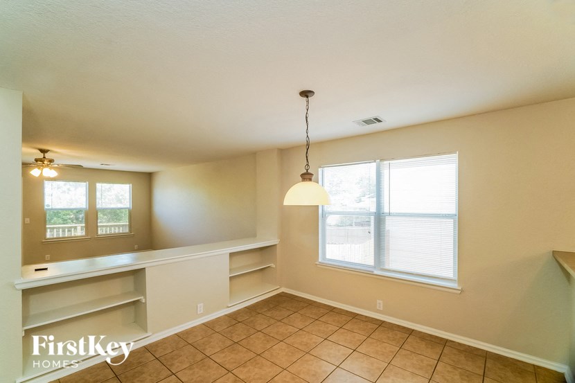 3838 SAUSALITO FERN Studio House for Rent - Photo Gallery 4