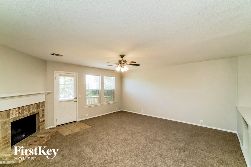 3838 SAUSALITO FERN Studio House for Rent - Photo Gallery 7