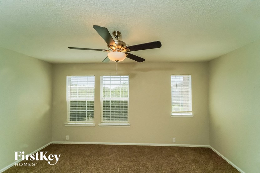 3838 SAUSALITO FERN Studio House for Rent - Photo Gallery 9