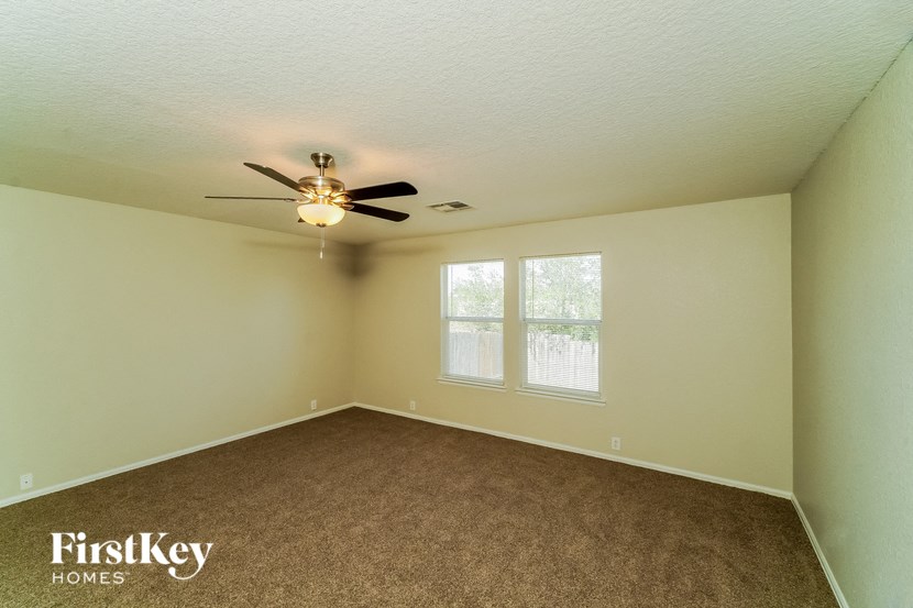 3838 SAUSALITO FERN Studio House for Rent - Photo Gallery 11