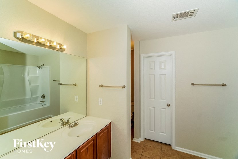 3838 SAUSALITO FERN Studio House for Rent - Photo Gallery 12