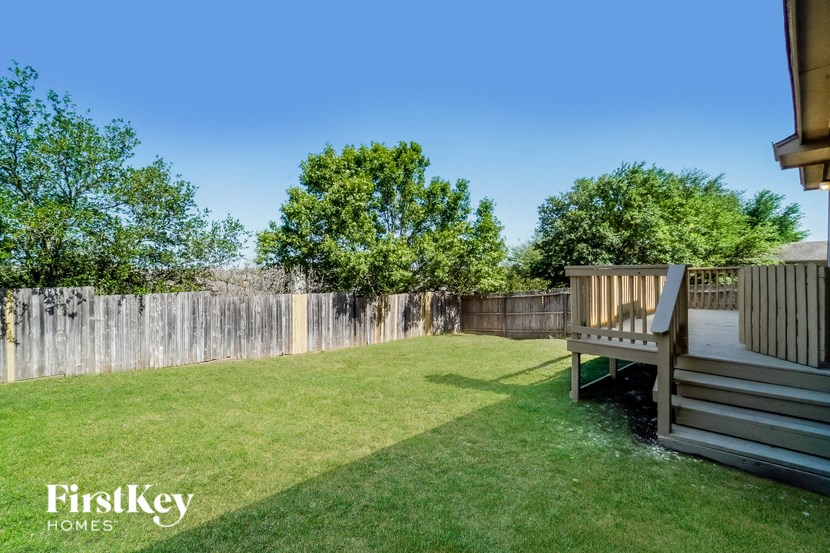 3838 SAUSALITO FERN Studio House for Rent - Photo Gallery 15